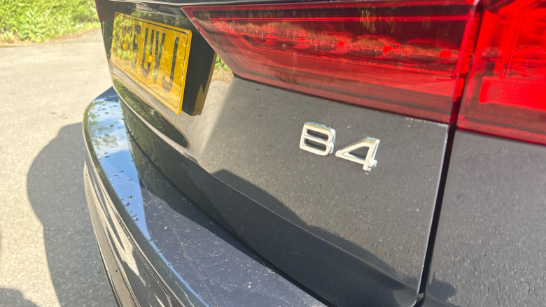 Volvo V60 2.0 B4P Ultra Dark 5dr Auto Petrol Estate
